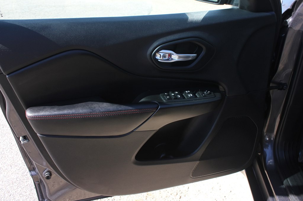 2019 Jeep Cherokee Image 10
