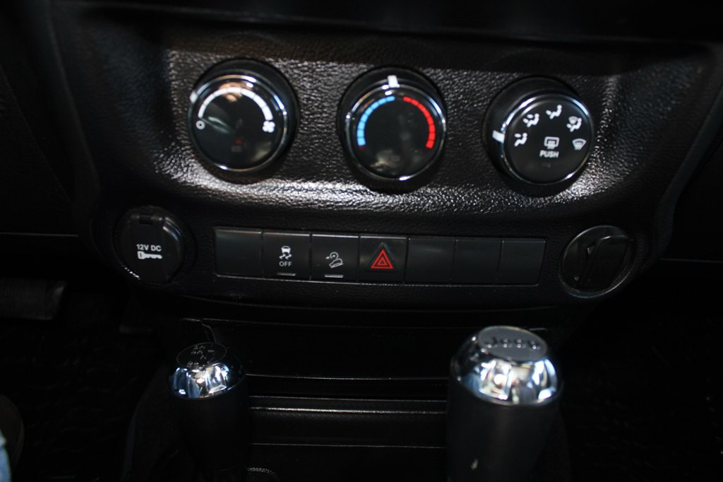 2015 Jeep Wrangler Image 17