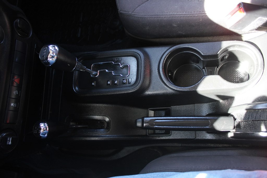 2015 Jeep Wrangler Image 18