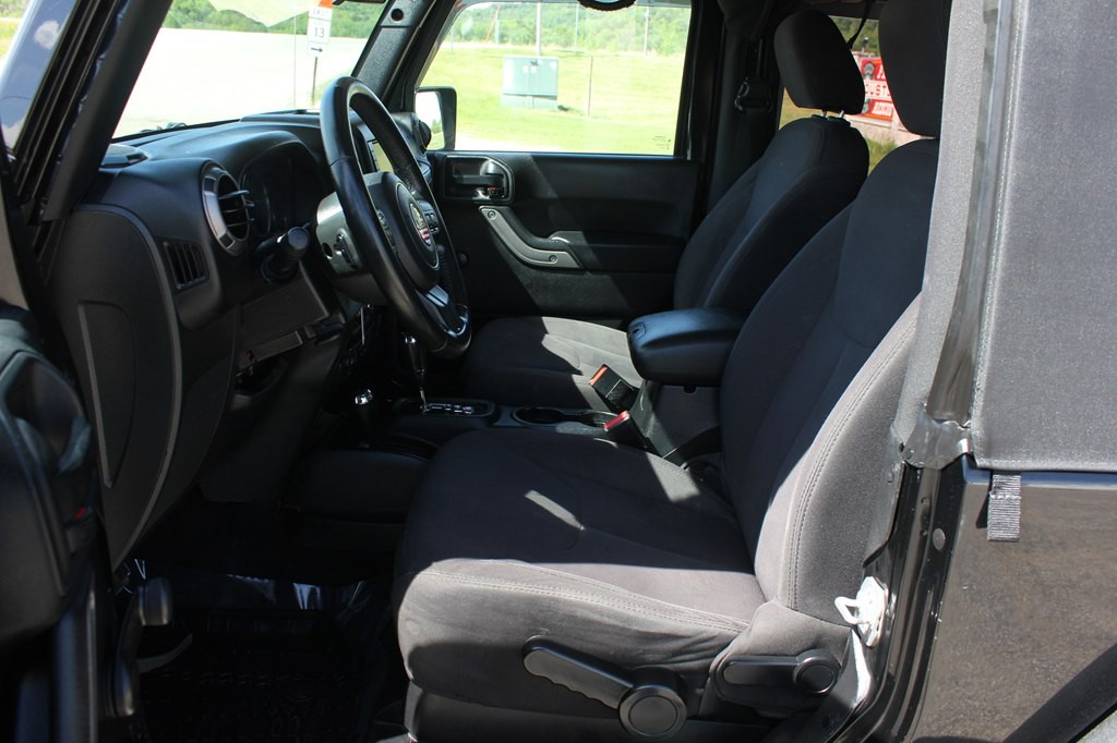 2015 Jeep Wrangler Image 25