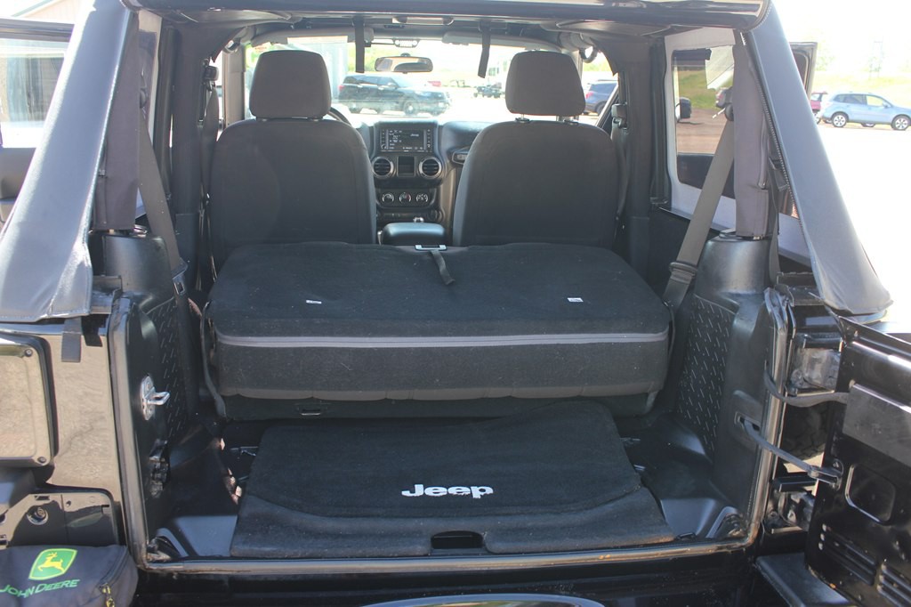 2015 Jeep Wrangler Image 33