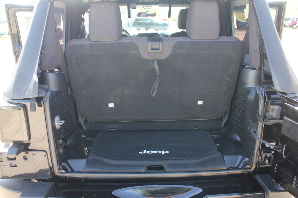 2015 Jeep Wrangler Image 35