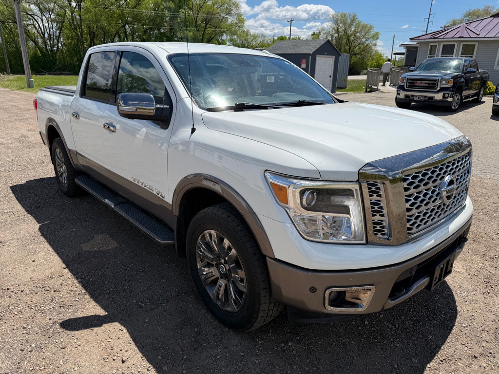 2019 Nissan Titan Image 2