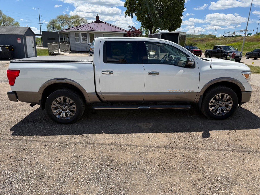2019 Nissan Titan Image 3