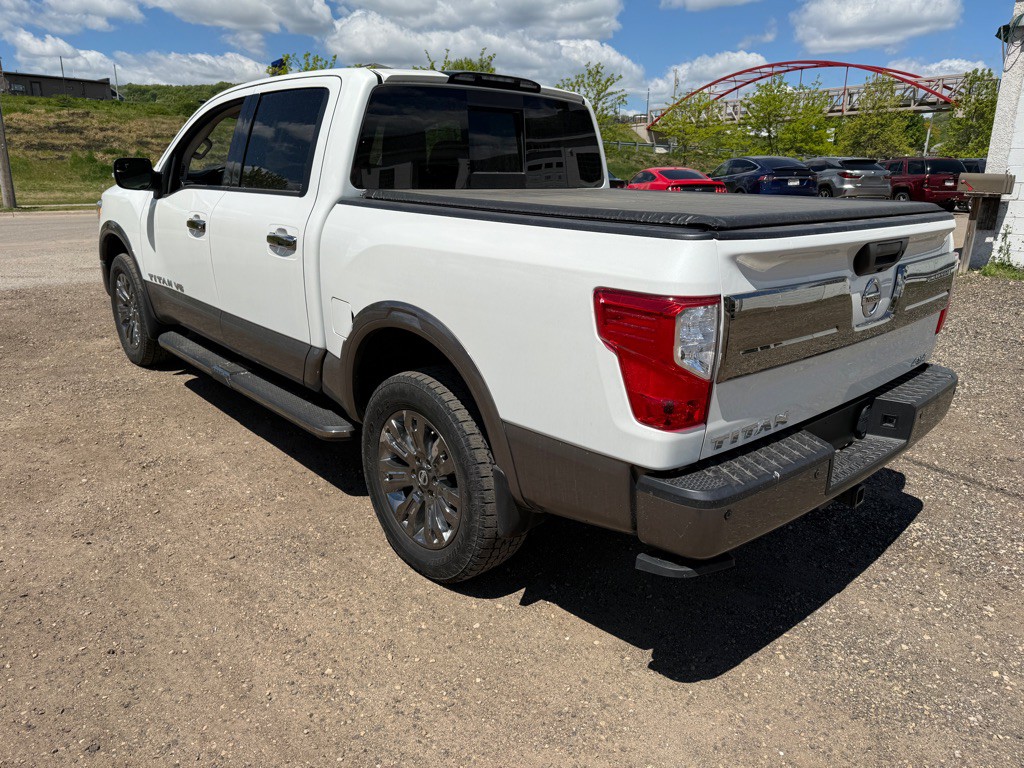 2019 Nissan Titan Image 7