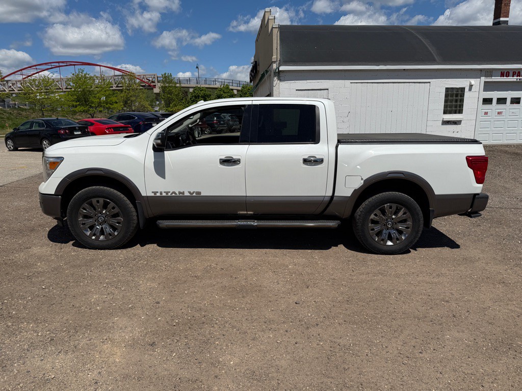 2019 Nissan Titan Image 8