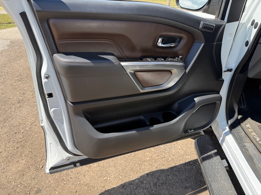 2019 Nissan Titan Image 9