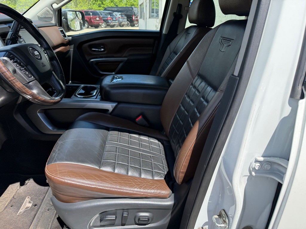 2019 Nissan Titan Image 10