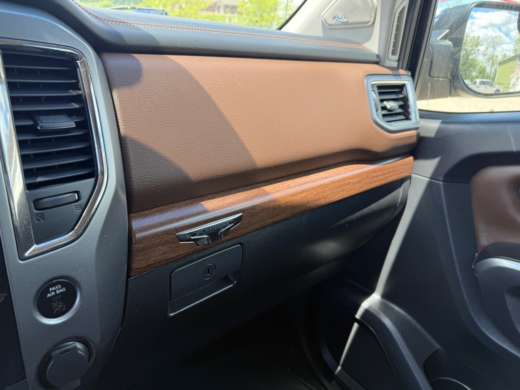 2019 Nissan Titan Image 16
