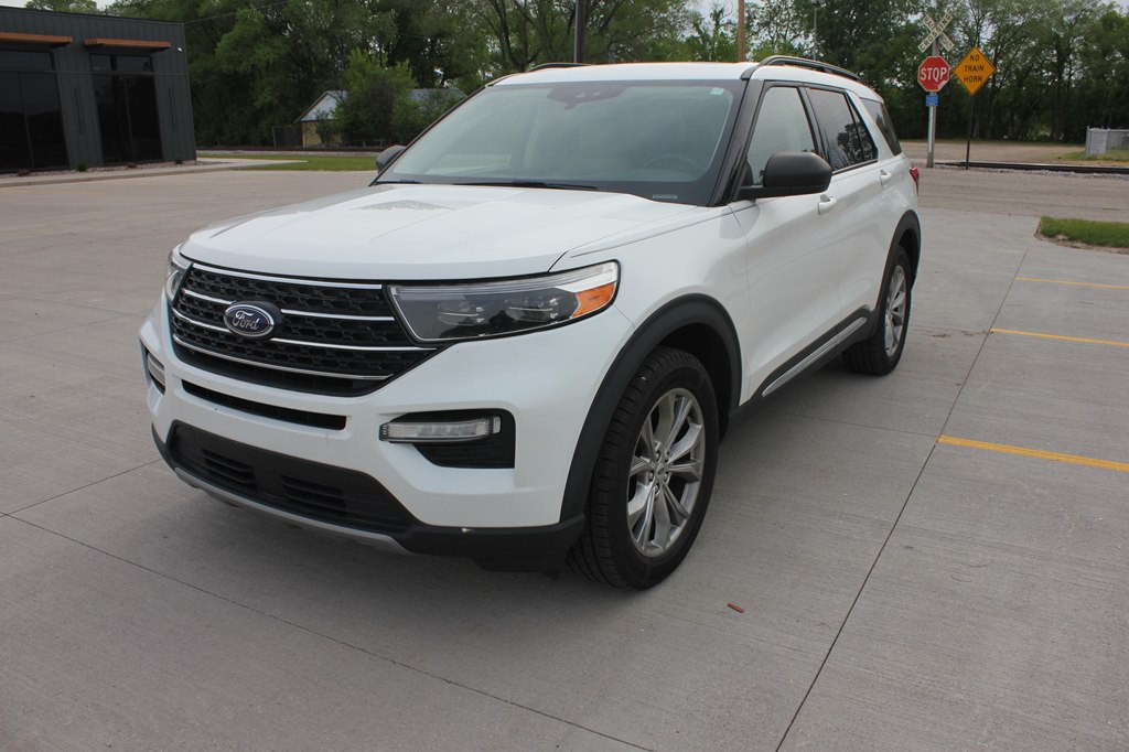 2020 Ford Explorer Image 1