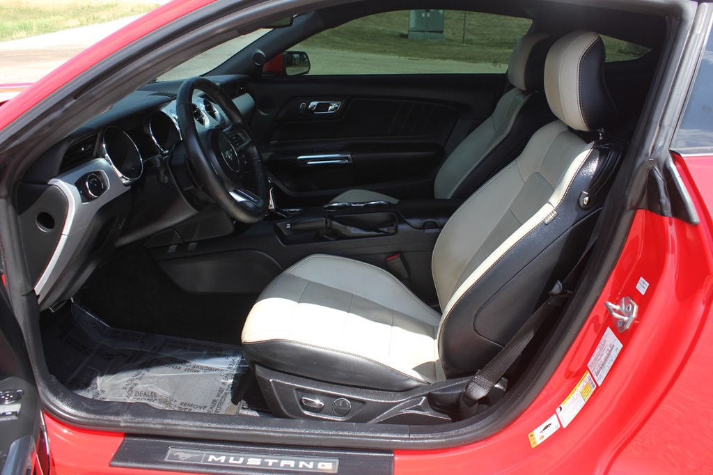2017 Ford Mustang Image 28