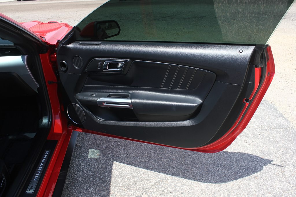 2017 Ford Mustang Image 30