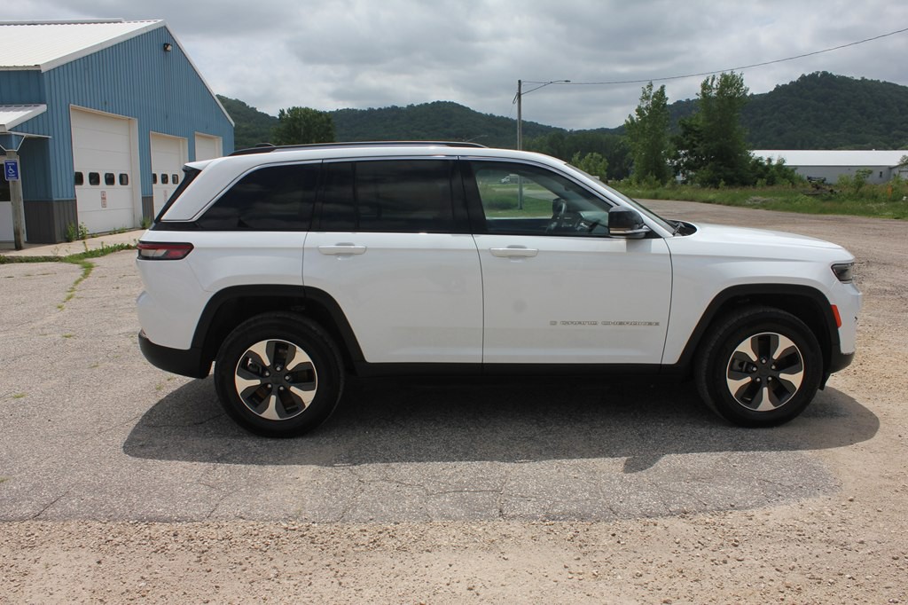 2022 Jeep Grand Cherokee Image 4