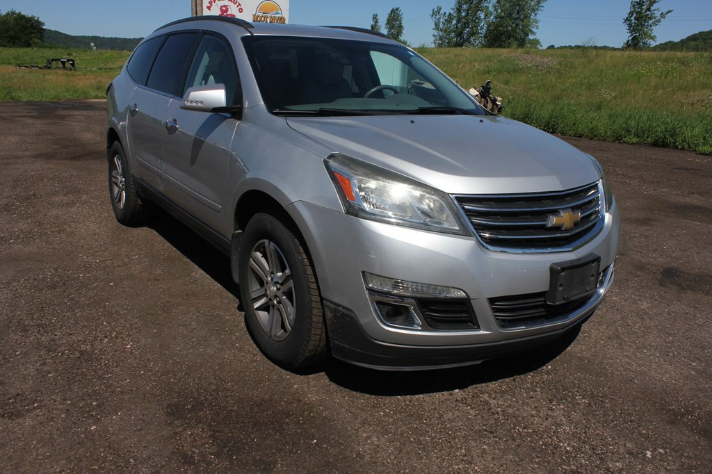 2015 Chevrolet Traverse Image 2