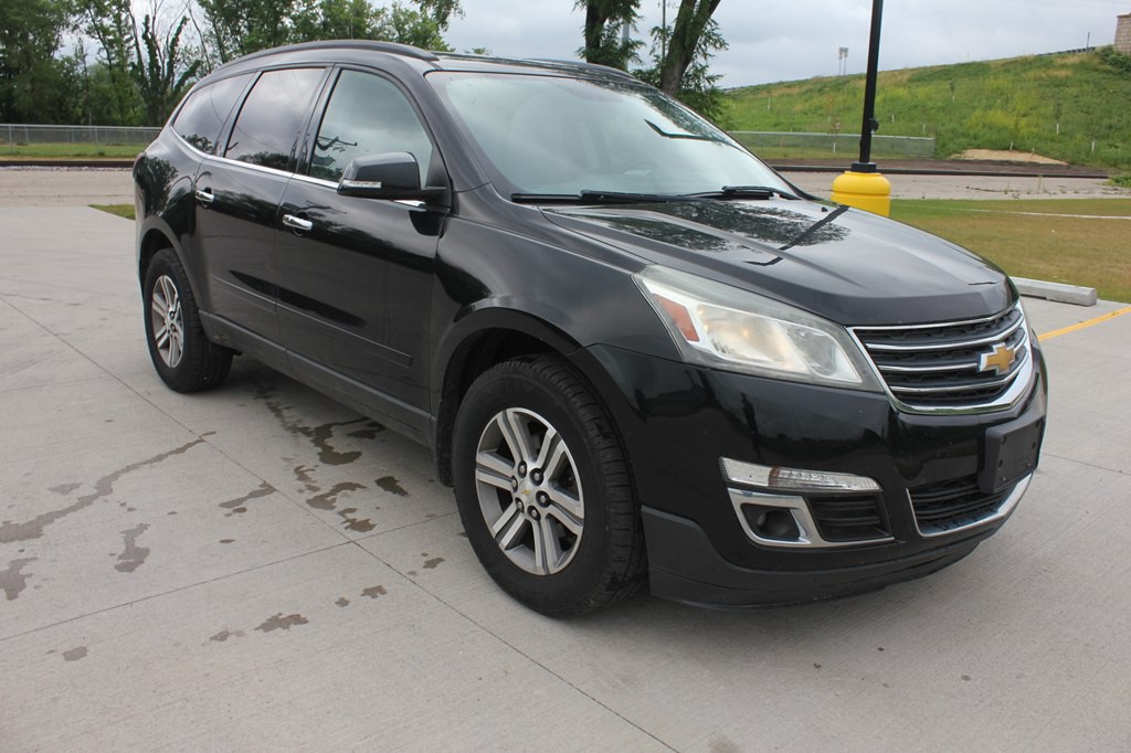 2017 Chevrolet Traverse Image 2