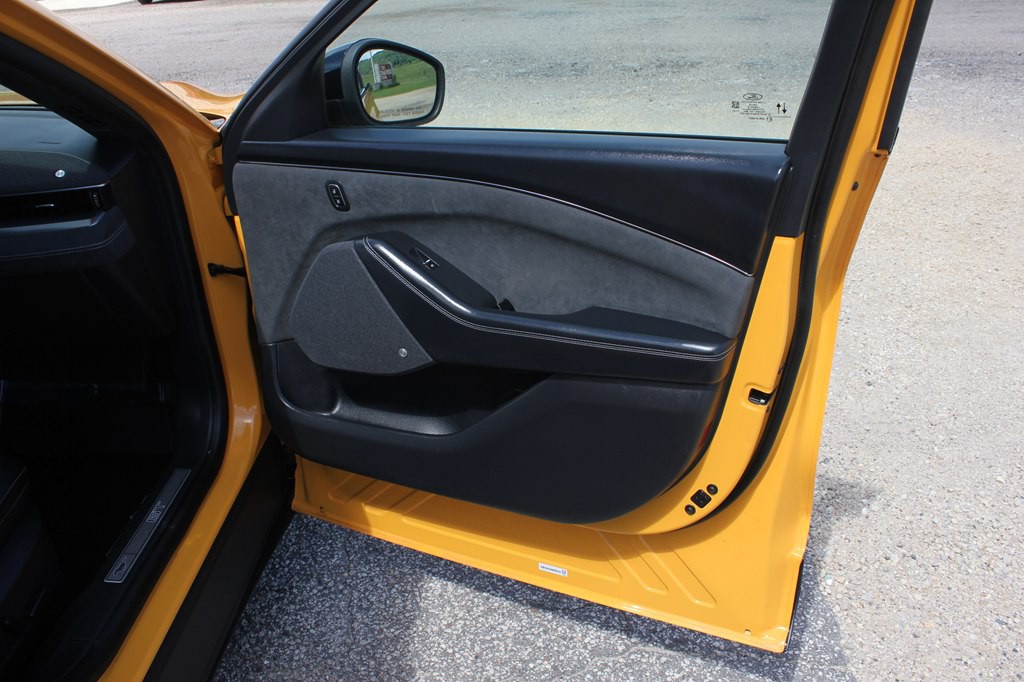 2021 Ford Mustang Image 32