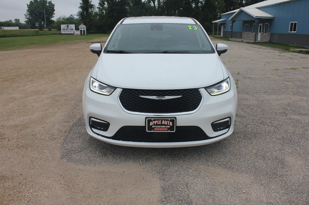 2023 Chrysler Pacifica Image 2