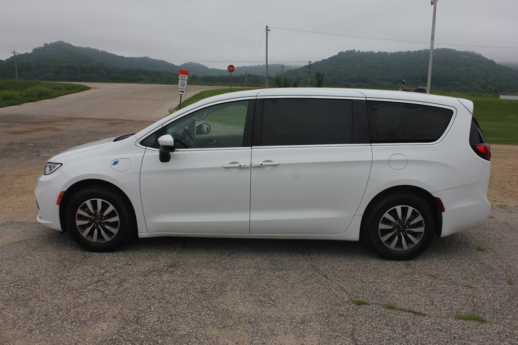 2023 Chrysler Pacifica Image 8