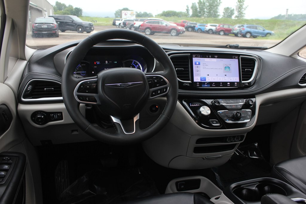 2023 Chrysler Pacifica Image 9