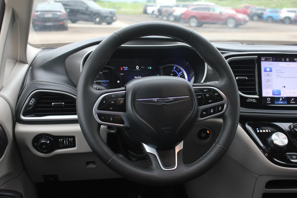 2023 Chrysler Pacifica Image 10