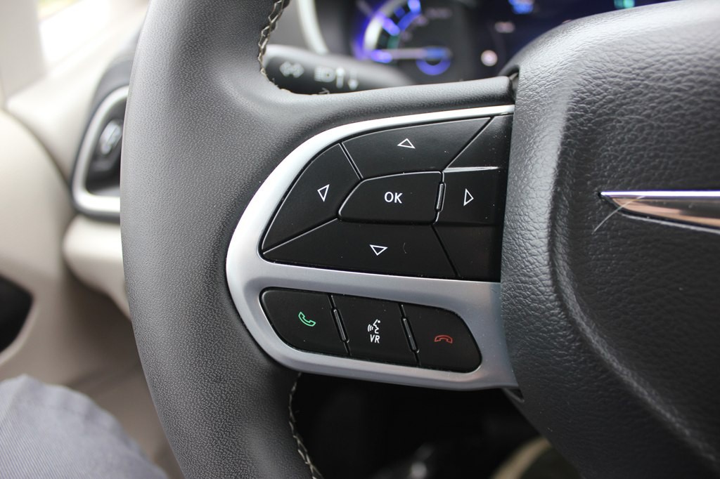 2023 Chrysler Pacifica Image 12