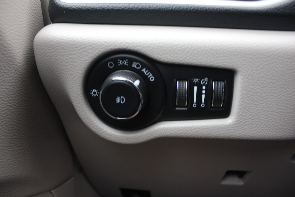 2023 Chrysler Pacifica Image 16