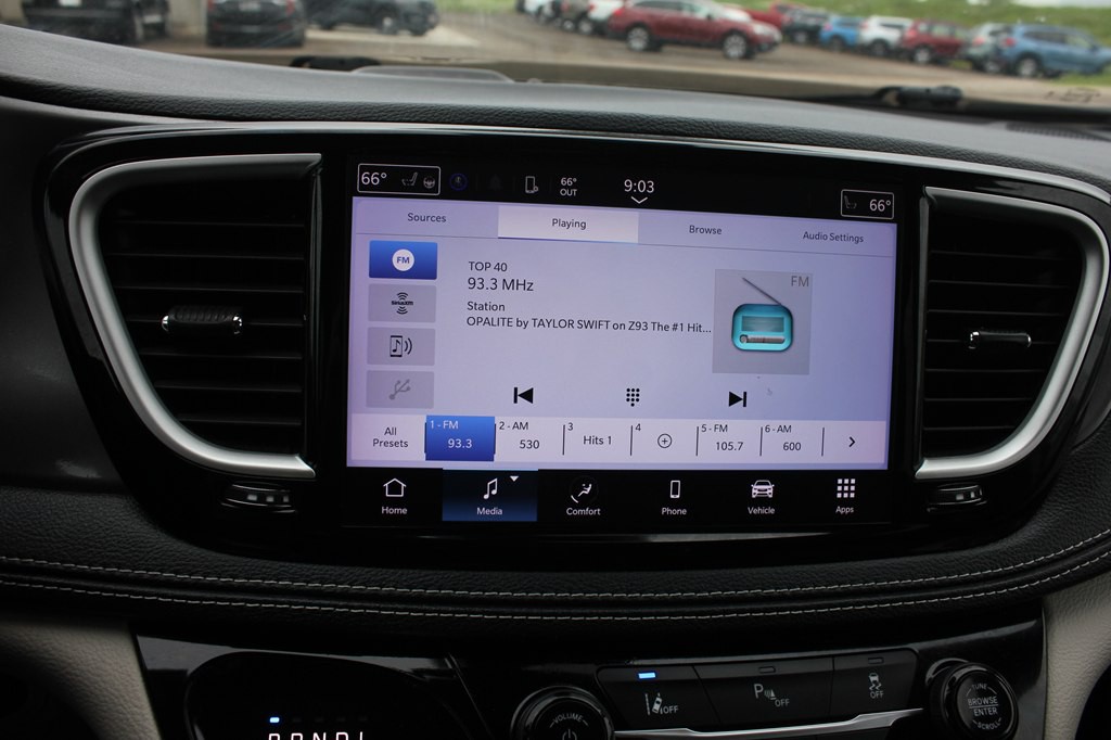 2023 Chrysler Pacifica Image 17