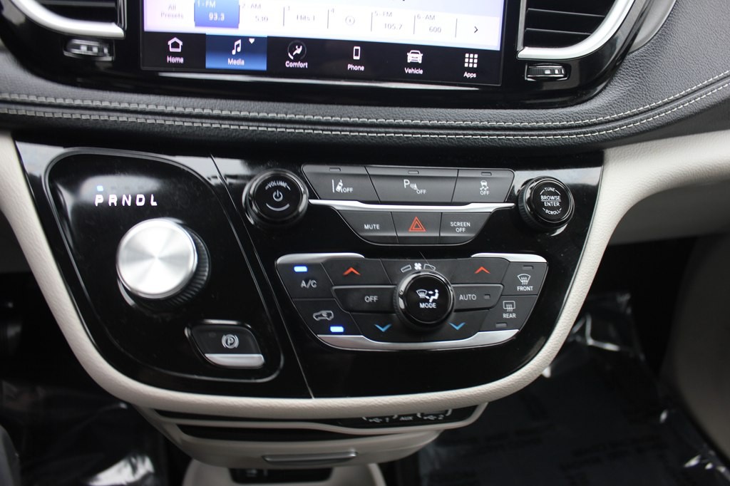 2023 Chrysler Pacifica Image 18