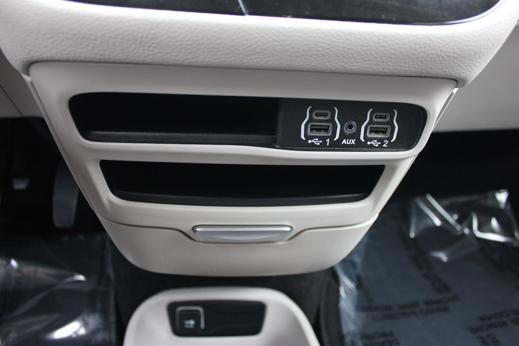 2023 Chrysler Pacifica Image 19