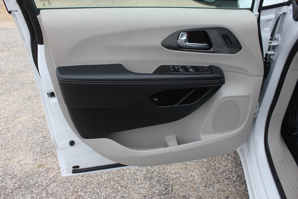2023 Chrysler Pacifica Image 25