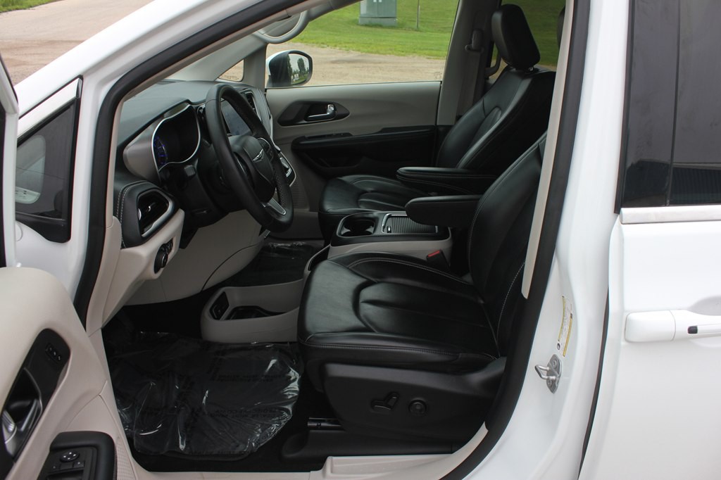 2023 Chrysler Pacifica Image 27