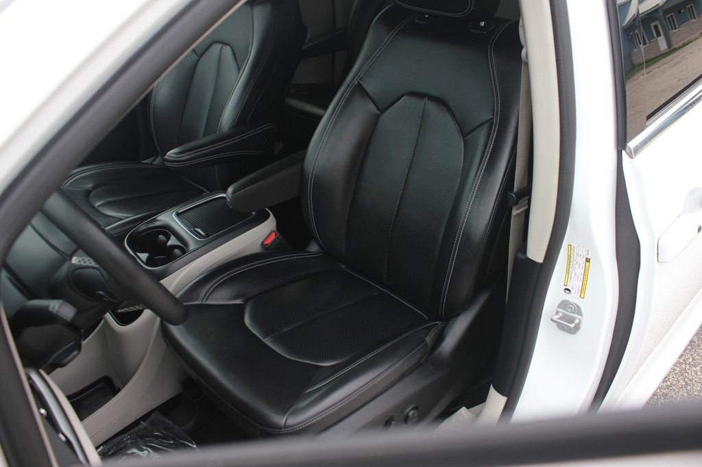 2023 Chrysler Pacifica Image 28