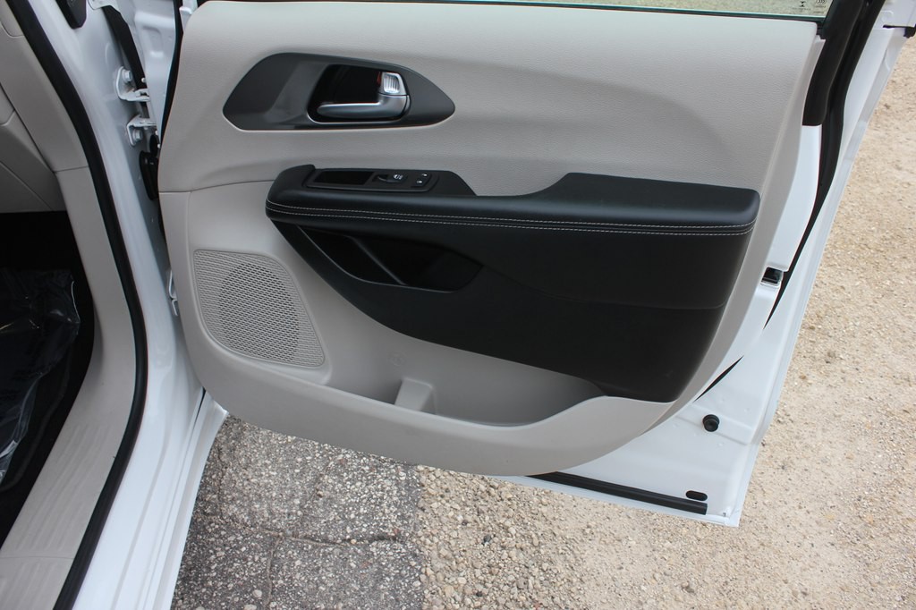 2023 Chrysler Pacifica Image 29