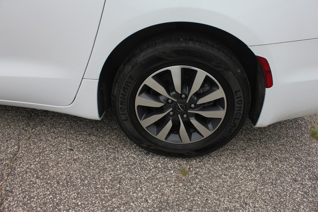 2023 Chrysler Pacifica Image 56