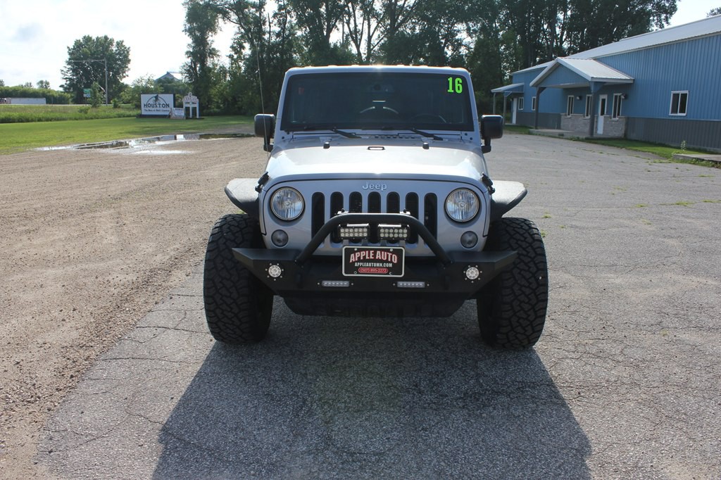 2016 Jeep Wrangler Unlimited Image 2