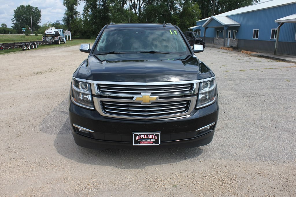 2017 Chevrolet Suburban Image 2