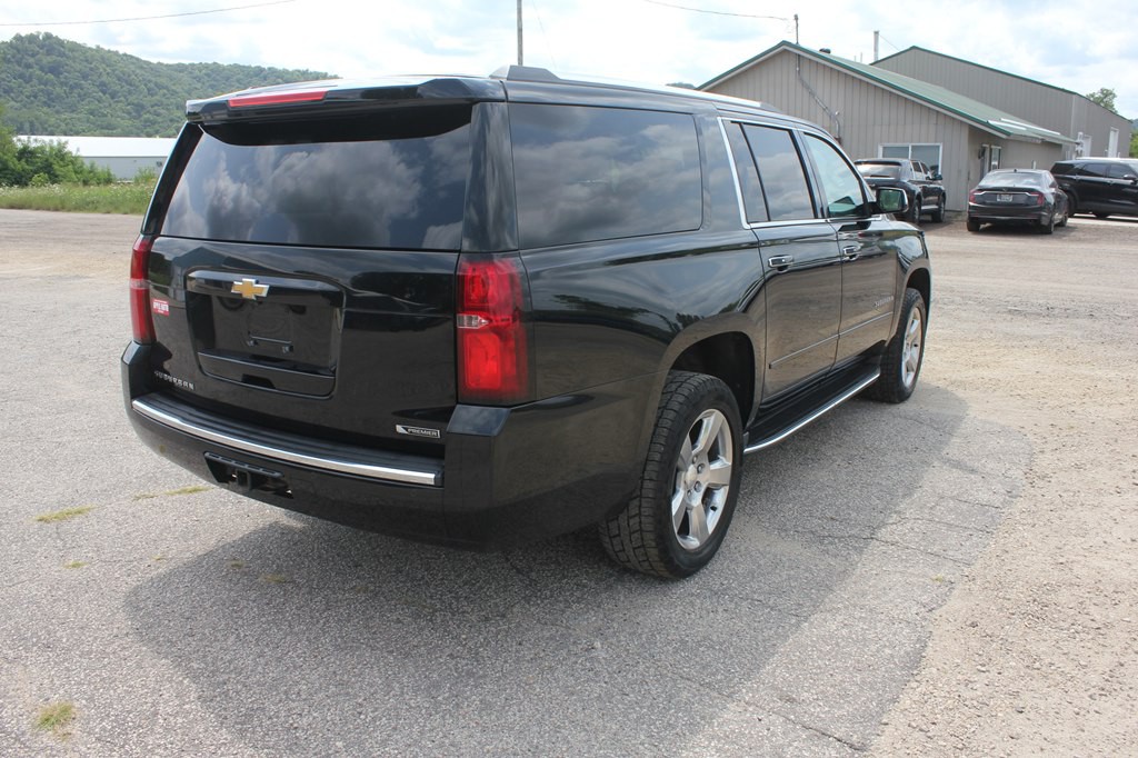 2017 Chevrolet Suburban Image 5