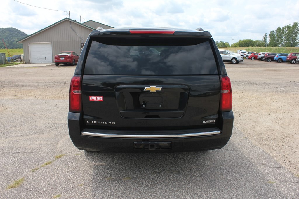 2017 Chevrolet Suburban Image 6