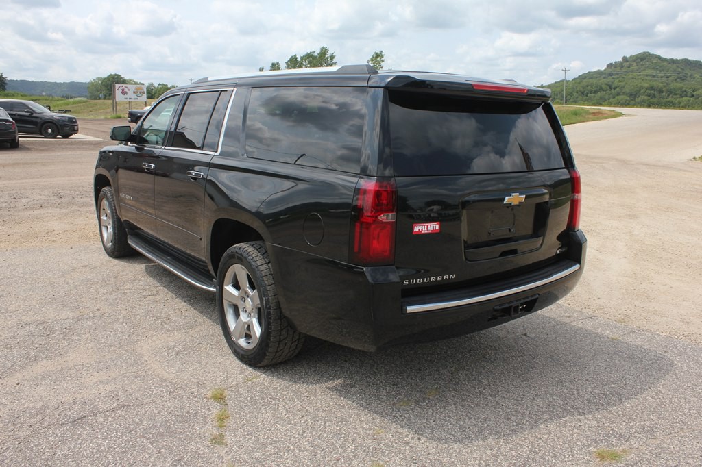 2017 Chevrolet Suburban Image 7
