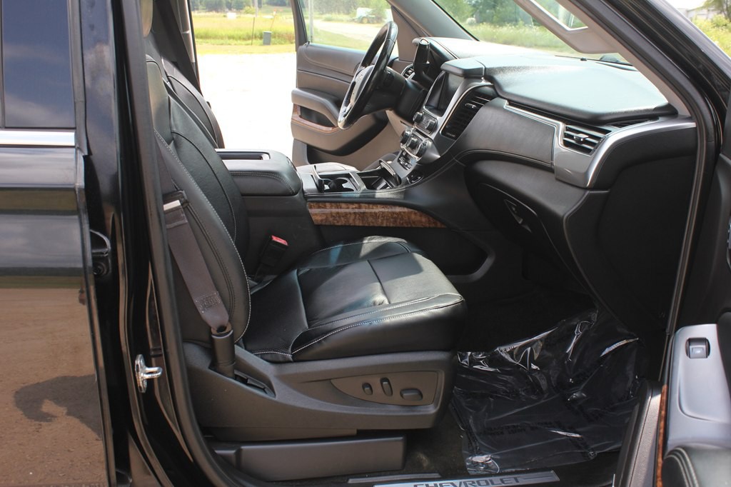 2017 Chevrolet Suburban Image 32