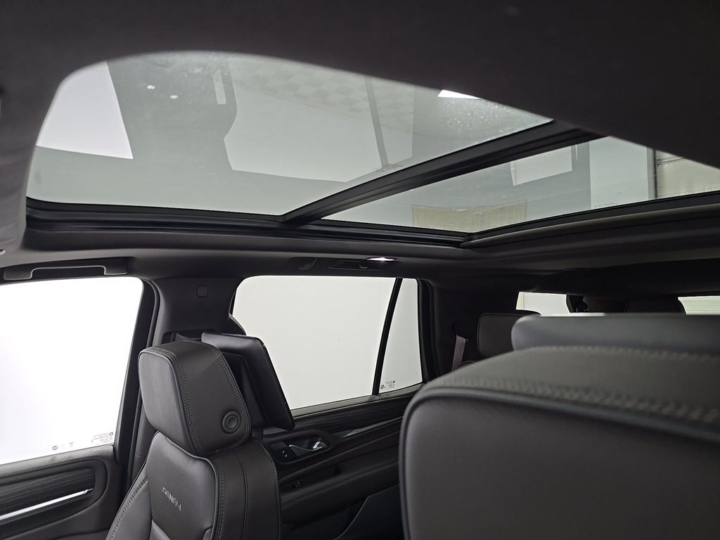 2023 GMC Yukon Image 7