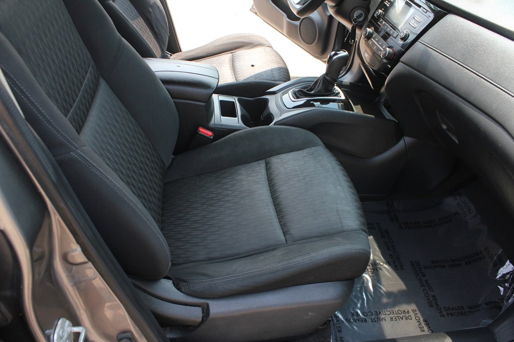 2017 Nissan Rogue Image 25