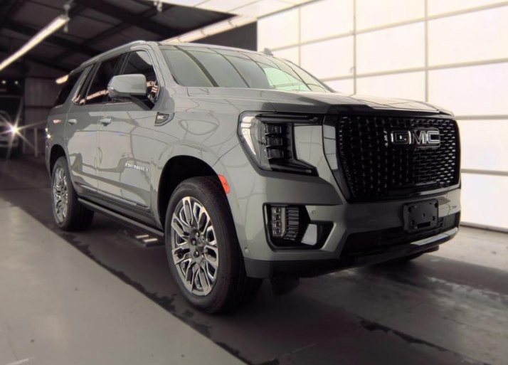 2023 GMC Yukon Image 2
