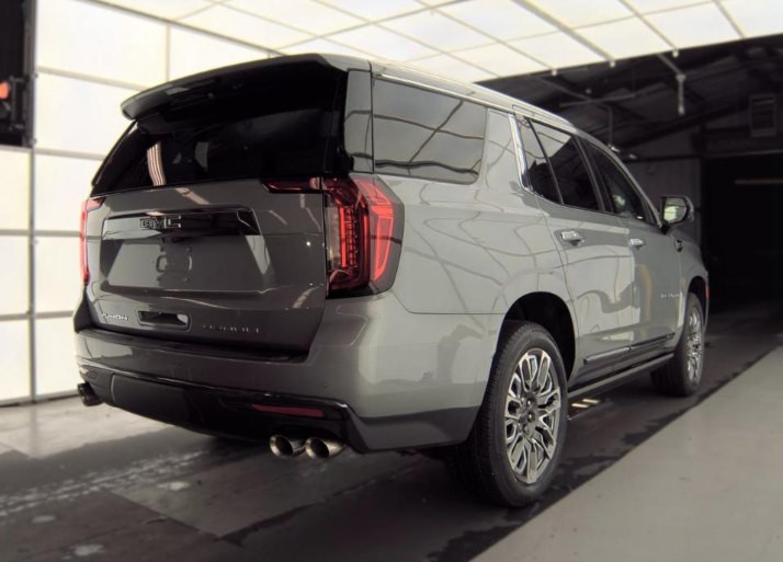 2023 GMC Yukon Image 3