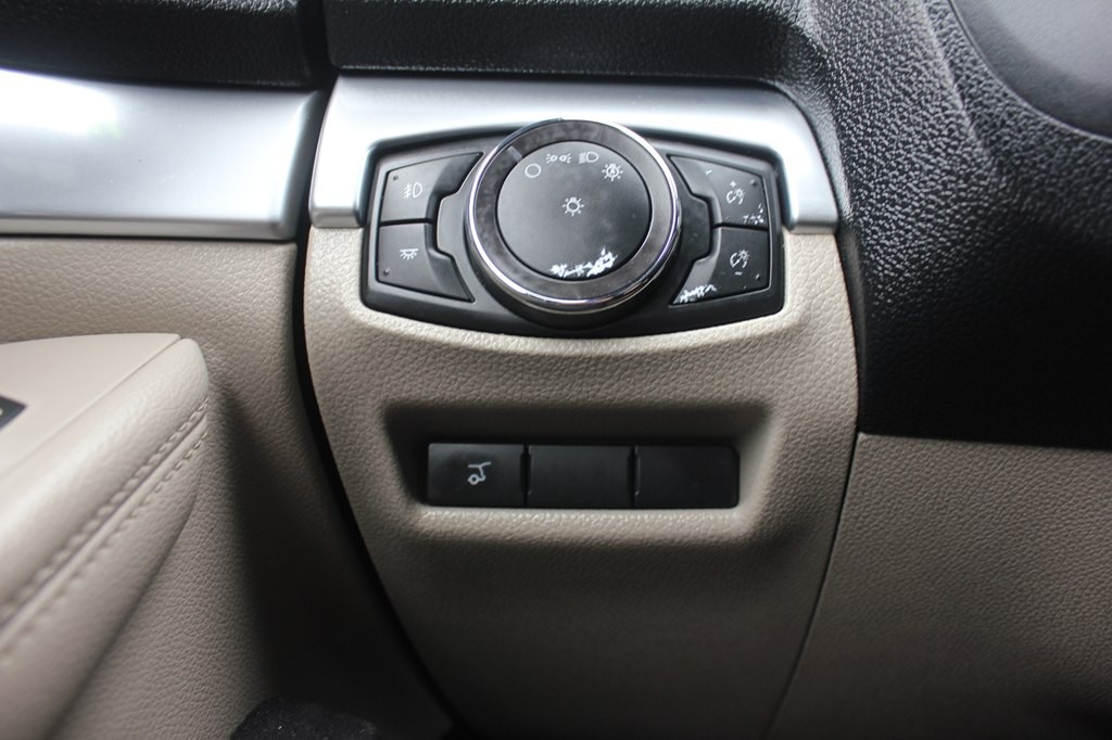 2018 Ford Explorer Image 16
