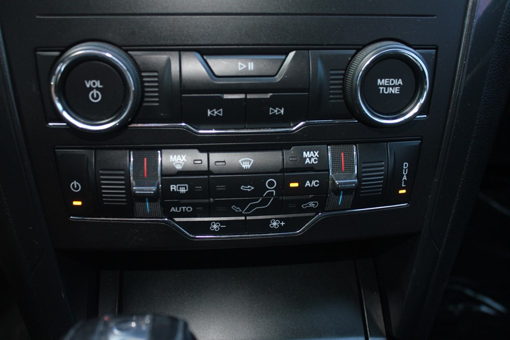 2018 Ford Explorer Image 18