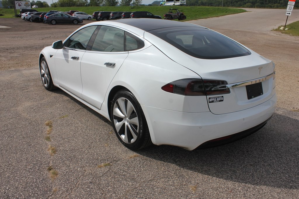 2021 Tesla Model S Image 7
