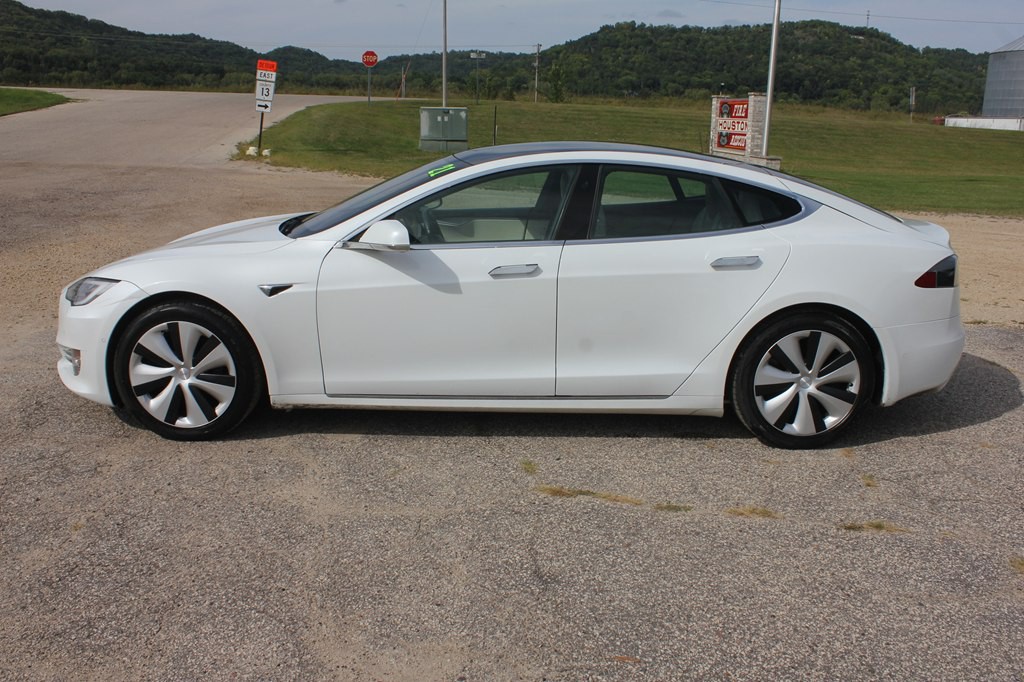 2021 Tesla Model S Image 8