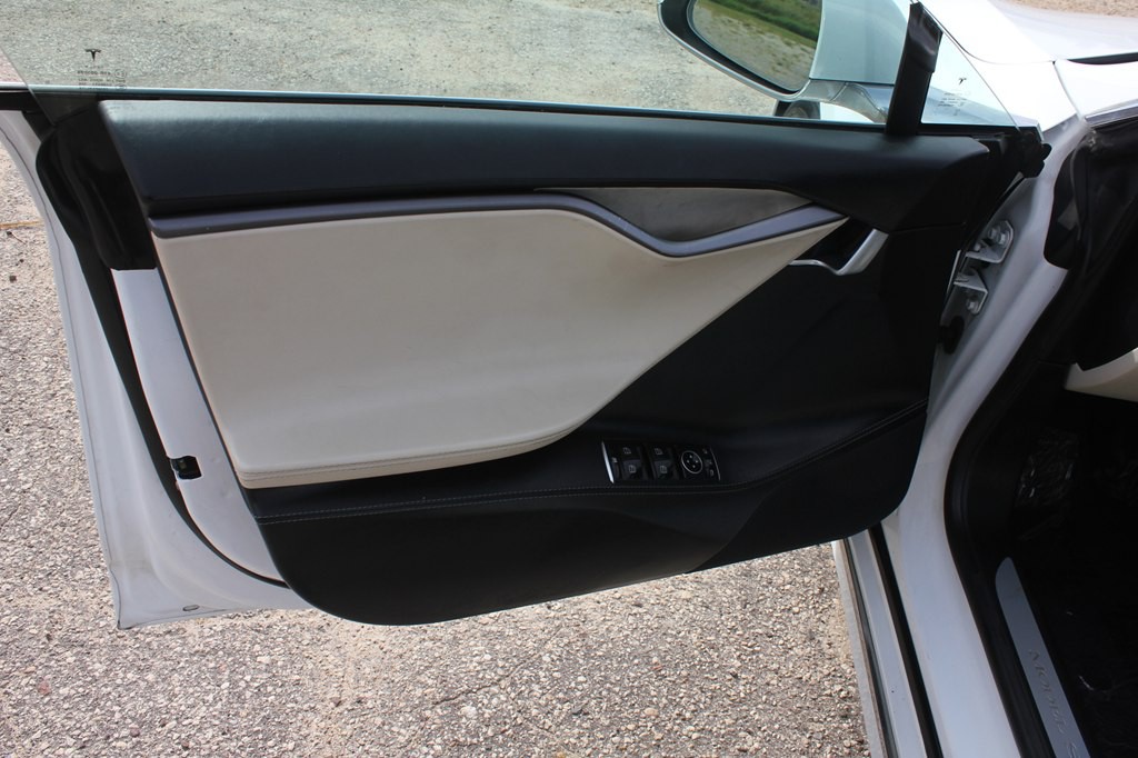 2021 Tesla Model S Image 26