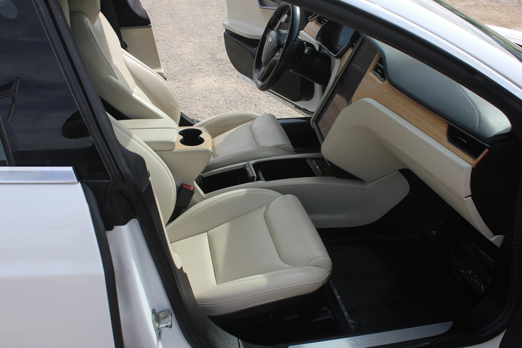 2021 Tesla Model S Image 31